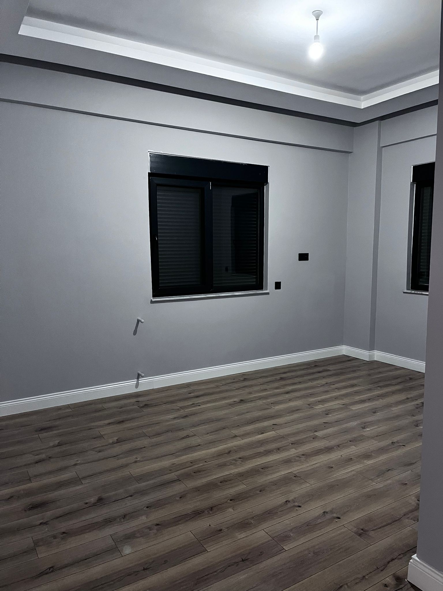 AUTO: gallery image 4