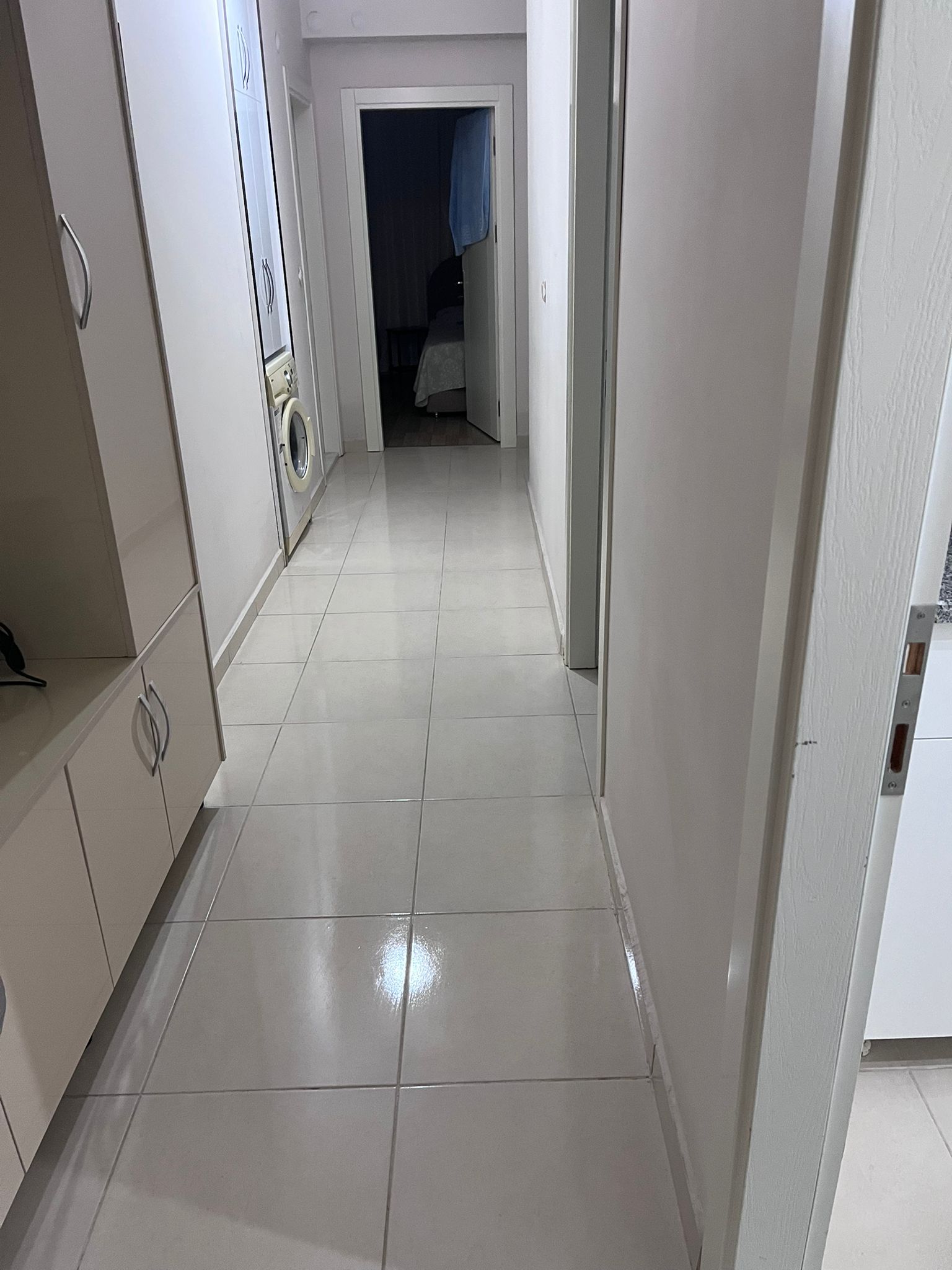 AUTO: gallery image 17