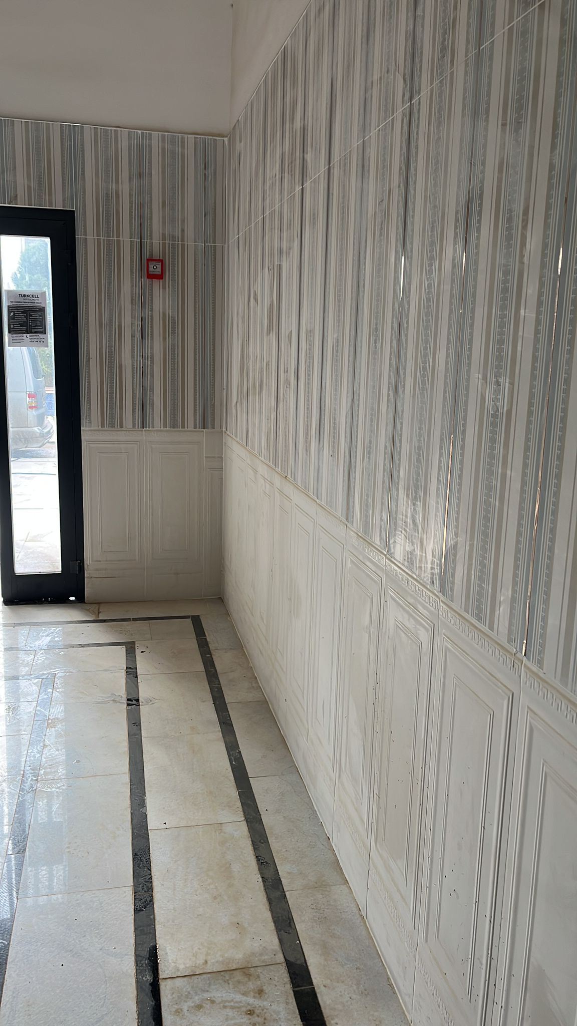 AUTO: gallery image 20